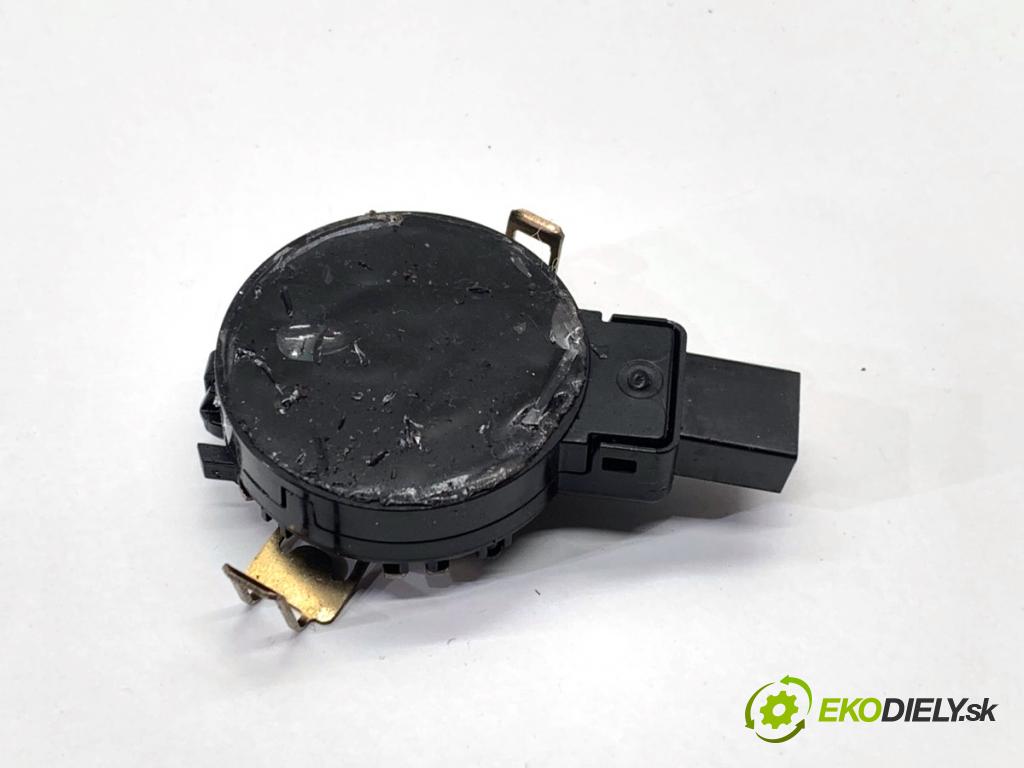 KIA CEED liftback 2020 85 kW 1.6 CRDi 115 1598 Snímač dažďa 96000-J7000 (Snímač dažďa)