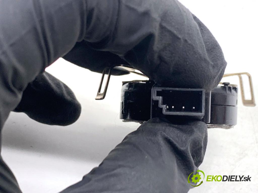 KIA CEED liftback 2020 85 kW 1.6 CRDi 115 1598 Snímač dažďa 96000-J7000 (Snímač dažďa)