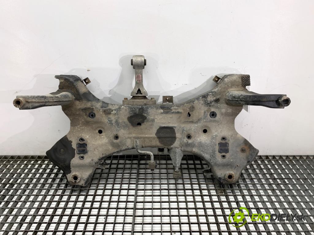 KIA CEED liftback 2020 85 kW 1.6 CRDi 115 1598 výztuha pod motor 62401J7AA0 (Přední výztuha)