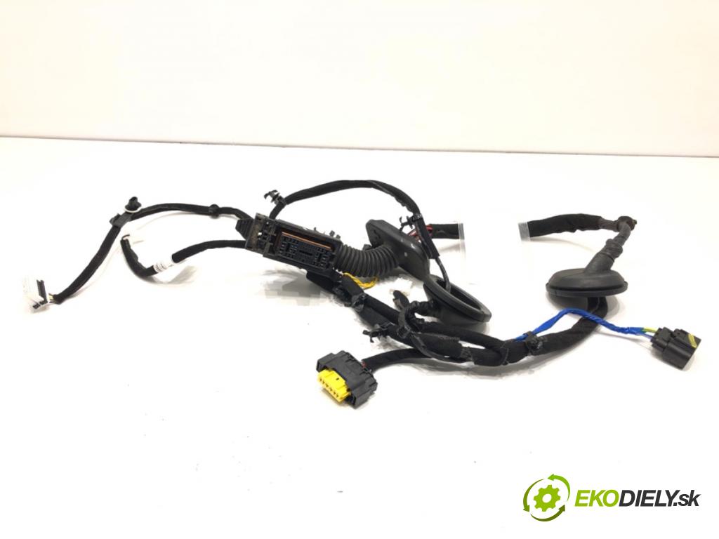 KIA CEED liftback 2020 85 kW 1.6 CRDi 115 1598 káblovačka dveře přední část pravý 91610-J7470