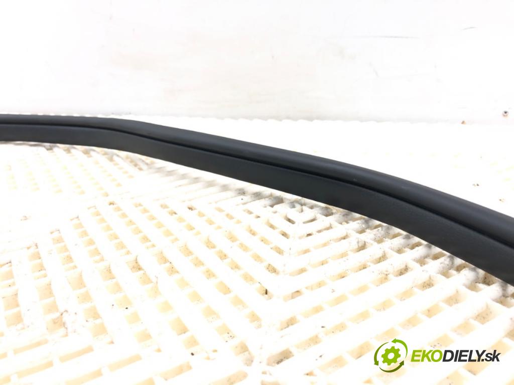 KIA CEED liftback 2020 85 kW 1.6 CRDi 115 1598 těsnění dveře zadní část pravá  (Karoserie ostatní)