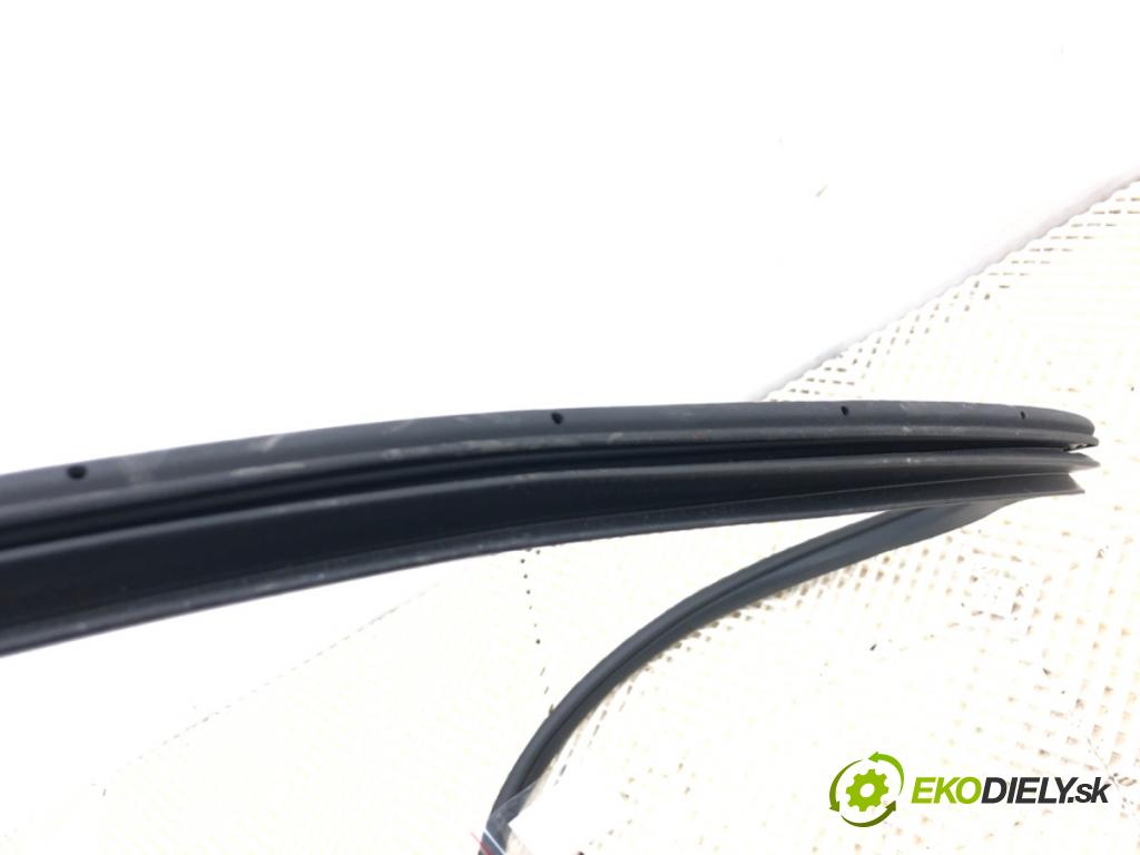 KIA CEED liftback 2020 85 kW 1.6 CRDi 115 1598 těsnění dveře zadní část pravá  (Karoserie ostatní)