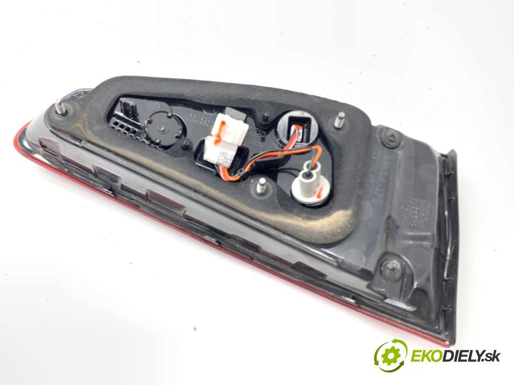 KIA CEED liftback 2020 85 kW 1.6 CRDi 115 1598 světlo zadní část pravá vnitřní  (Klika dveří ostatní)