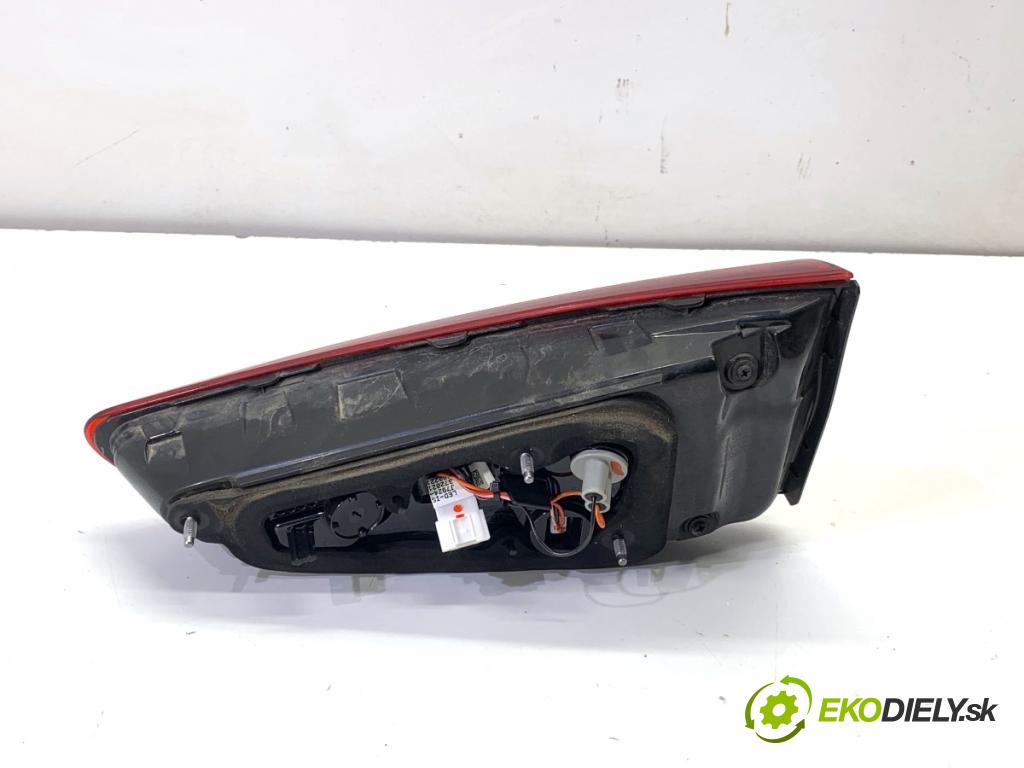 KIA CEED liftback 2020 85 kW 1.6 CRDi 115 1598 Svetlo zad ľavá strana vnútorná  (Kľučka dverí ostatné)