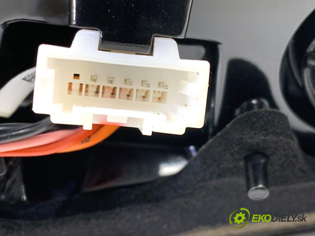 KIA CEED liftback 2020 85 kW 1.6 CRDi 115 1598 Svetlo zad ľavá strana vnútorná  (Kľučka dverí ostatné)