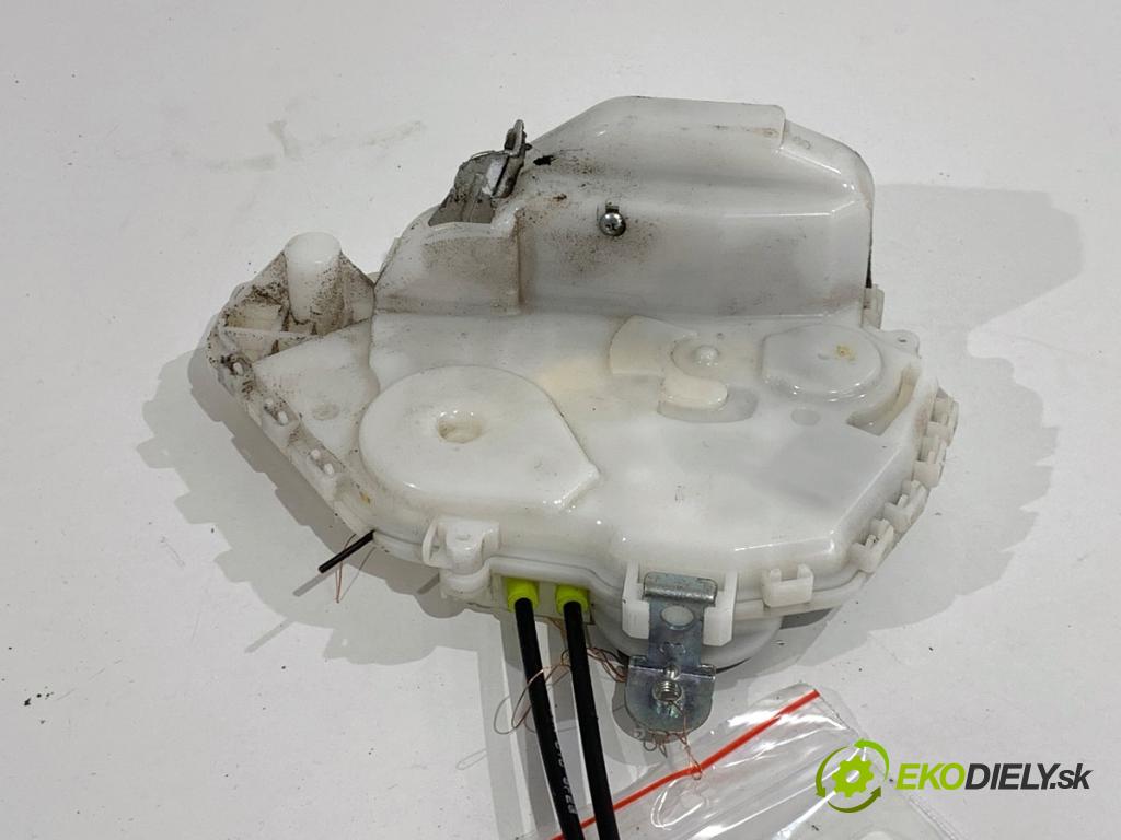 HONDA CR-V III SUV 2009 103 kW 2.2 i-CTDi 4WD (RE6) 2204 zámok dveře pravý přední část 72111-SWA-P1