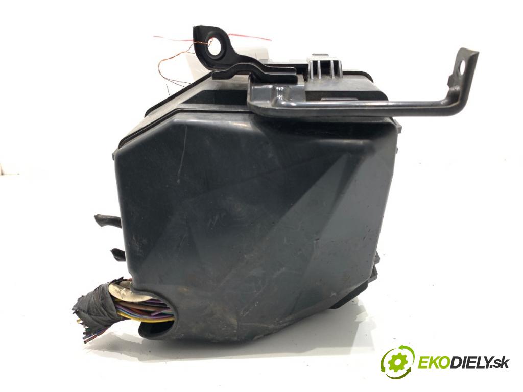 HONDA CR-V III SUV 2009 103 kW 2.2 i-CTDi 4WD (RE6) 2204 Skrinka poistková  (Poistková skrinka)