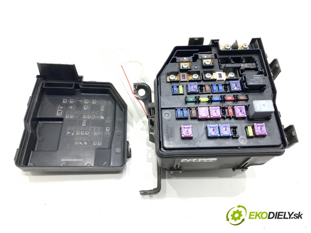 HONDA CR-V III SUV 2009 103 kW 2.2 i-CTDi 4WD (RE6) 2204 Skrinka poistková  (Poistková skrinka)