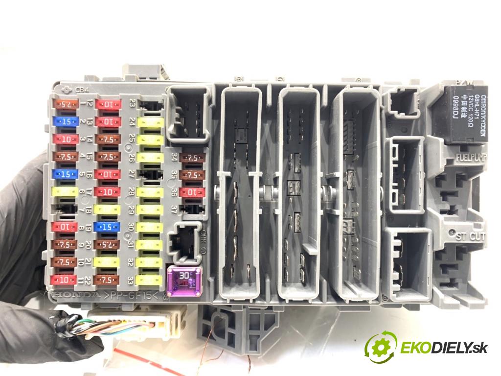 HONDA CR-V III SUV 2009 103 kW 2.2 i-CTDi 4WD (RE6) 2204 Modul BSI 52575LM (Poistková skrinka)