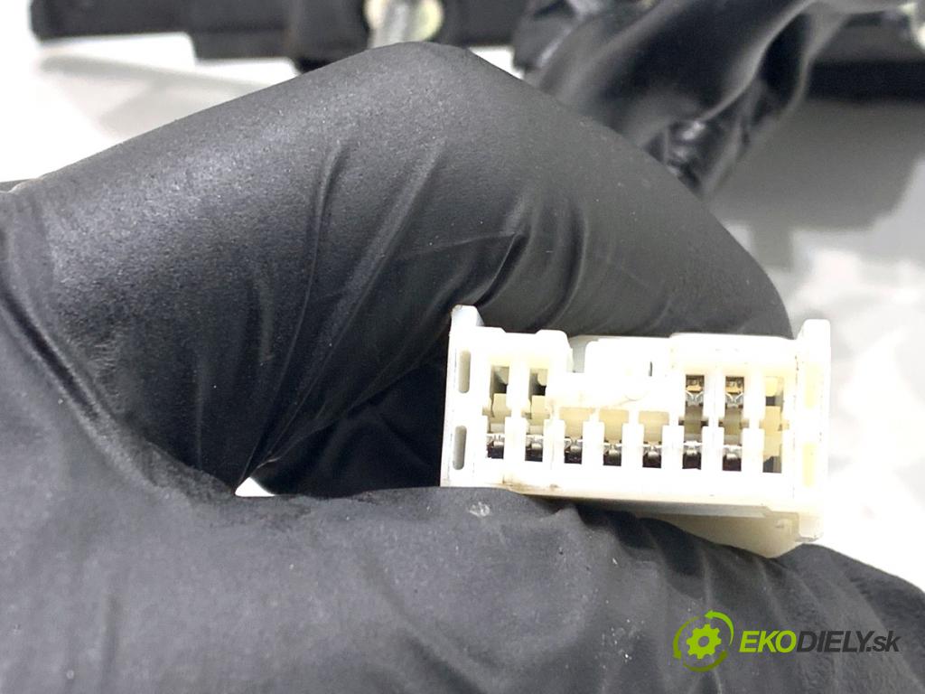 HONDA CR-V III SUV 2009 103 kW 2.2 i-CTDi 4WD (RE6) 2204 zpětné zrcátko pravý