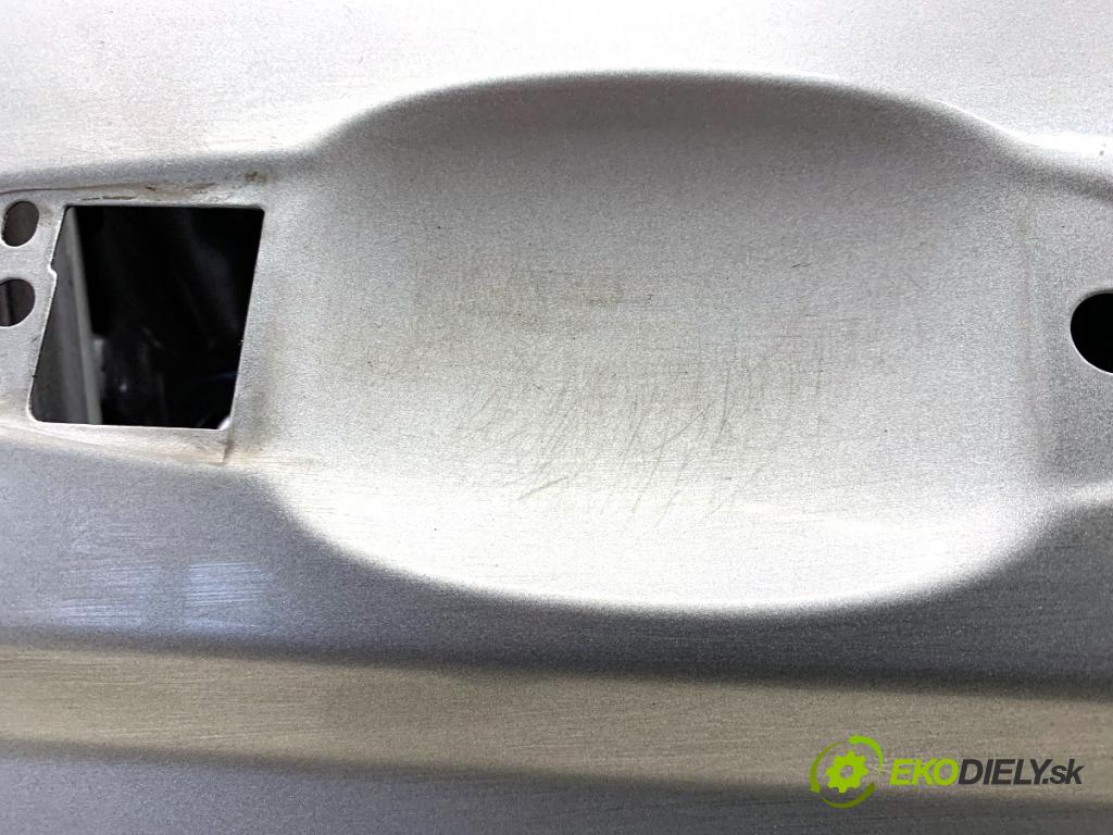 HONDA CR-V III SUV 2009 103 kW 2.2 i-CTDi 4WD (RE6) 2204 dveře pravý přední část