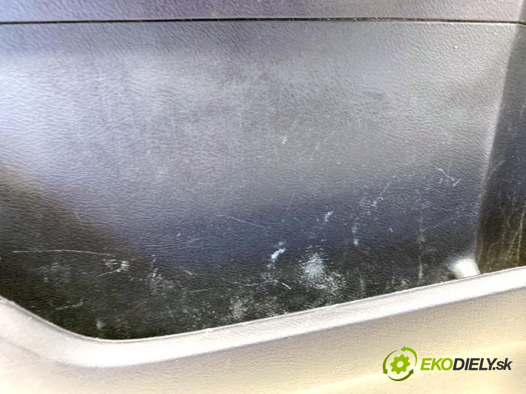 HONDA CR-V III SUV 2009 103 kW 2.2 i-CTDi 4WD (RE6) 2204 čalúnenie Dvere ľavy predný