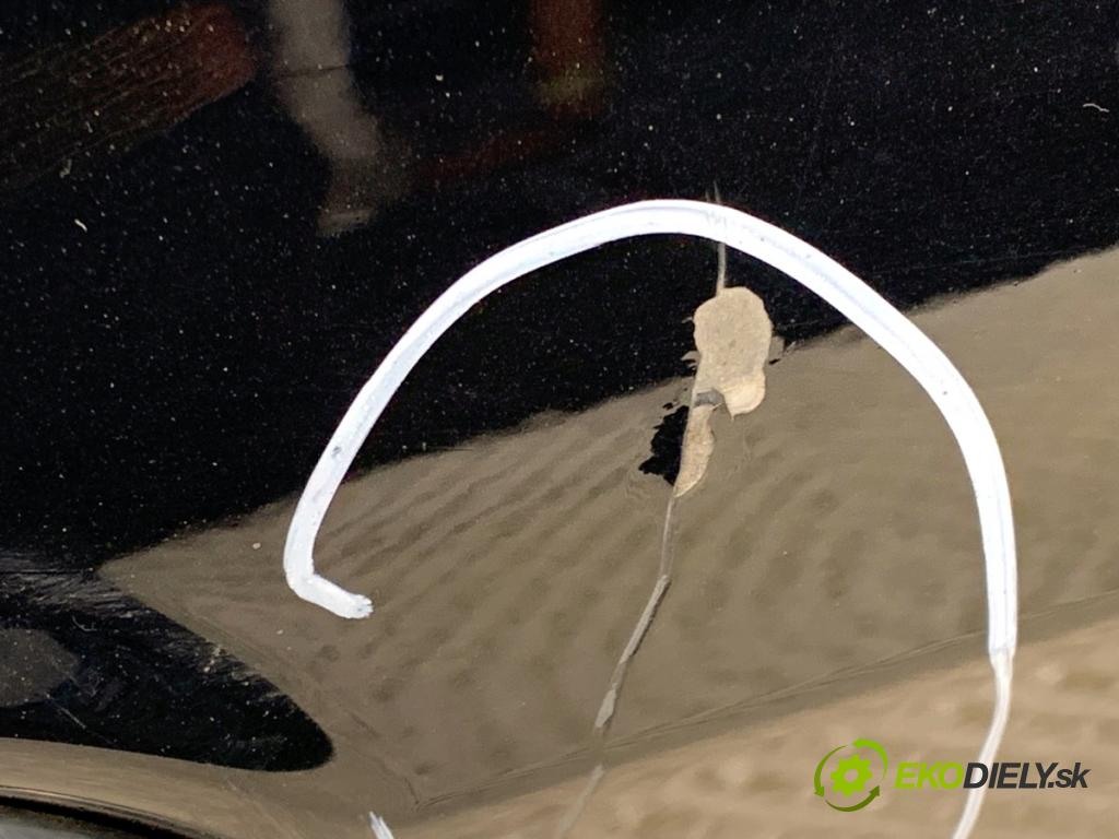 VW PASSAT B7 Kombi 2012 100 kW 2.0 TDI 1968 kapota zad LC9X