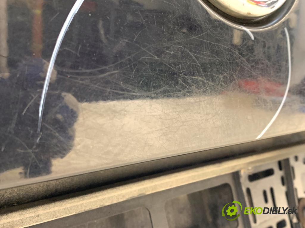 VW PASSAT B7 Kombi 2012 100 kW 2.0 TDI 1968 kapota zad LC9X