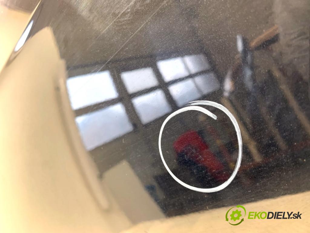 VW PASSAT B7 Kombi 2012 100 kW 2.0 TDI 1968 dveře pravý zadní část LC9X