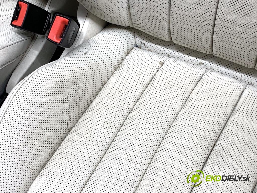 MERCEDES-BENZ W218 Kombi 2016 190 kW CLS 350 d 4-matic (218.994) 2987 sedadla sedačky sedadlo boční Tunel