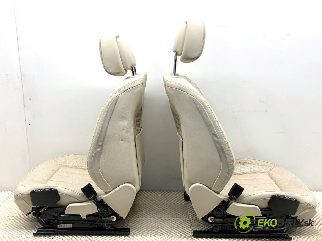 MERCEDES-BENZ W218 Kombi 2016 190 kW CLS 350 d 4-matic (218.994) 2987 sedadla sedačky sedadlo boční Tunel