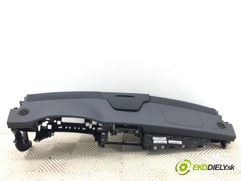 MERCEDES-BENZ W218 Kombi 2016 190 kW CLS 350 d 4-matic (218.994) 2987 palubní doska  (Palubní deska)