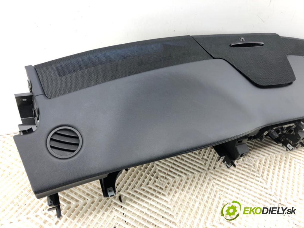 MERCEDES-BENZ W218 Kombi 2016 190 kW CLS 350 d 4-matic (218.994) 2987 palubní doska  (Palubní deska)