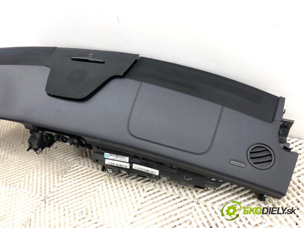 MERCEDES-BENZ W218 Kombi 2016 190 kW CLS 350 d 4-matic (218.994) 2987 palubní doska  (Palubní deska)