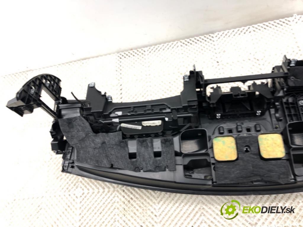 MERCEDES-BENZ W218 Kombi 2016 190 kW CLS 350 d 4-matic (218.994) 2987 palubní doska  (Palubní deska)