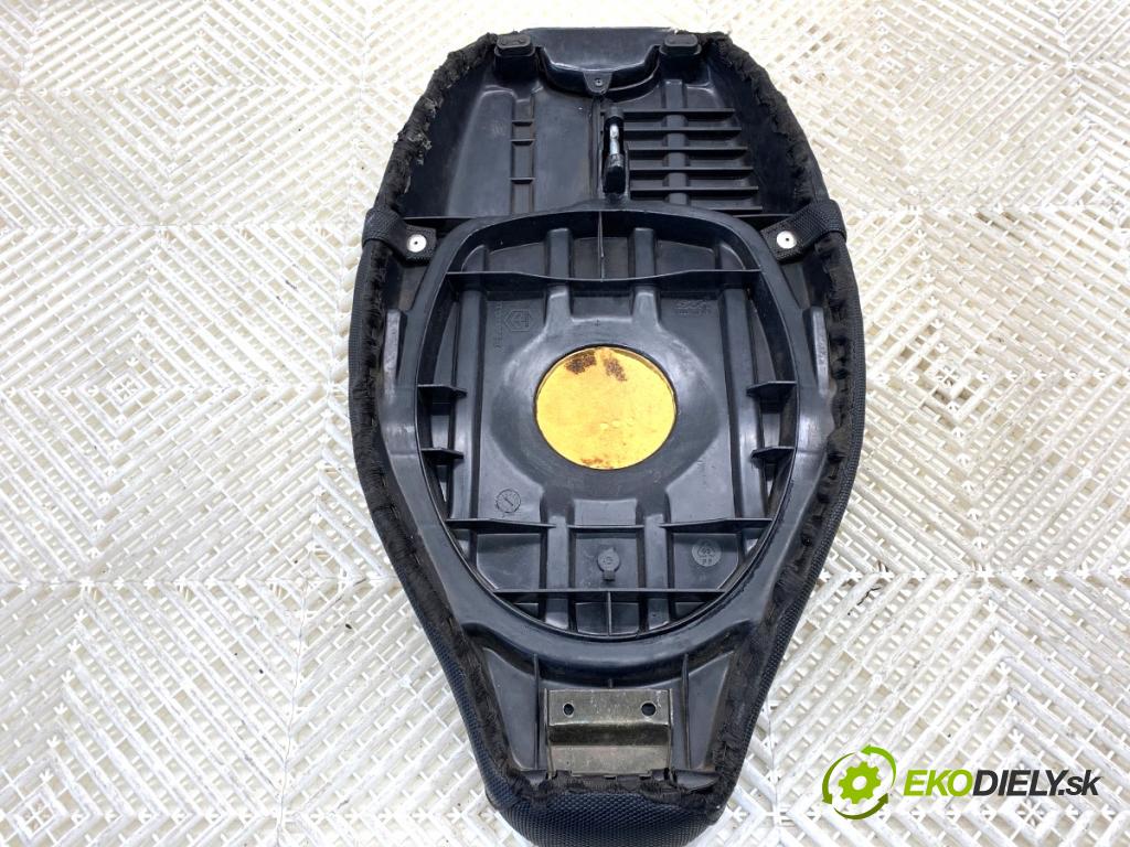 PIAGGIO TYPHOON 2002 4 kW Typhoon 50 49 Sedadlo sedačka