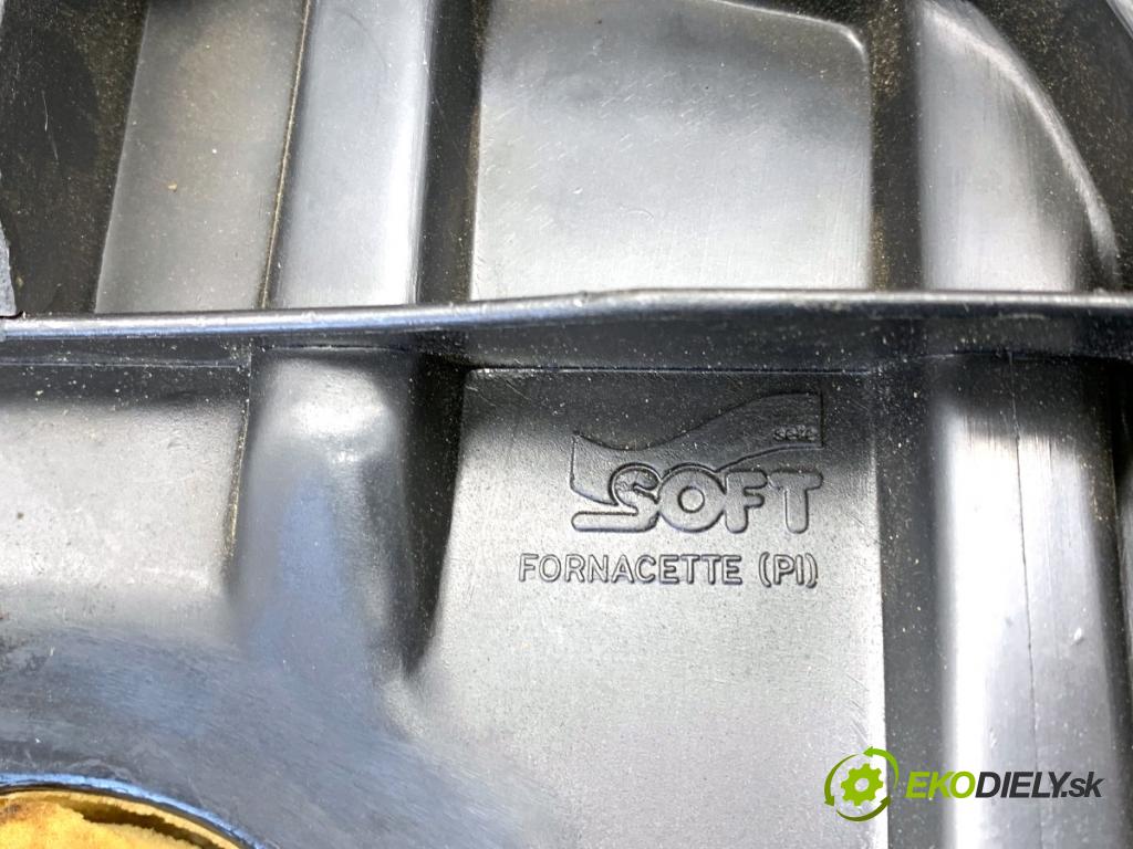 PIAGGIO TYPHOON 2002 4 kW Typhoon 50 49 Sedadlo sedačka