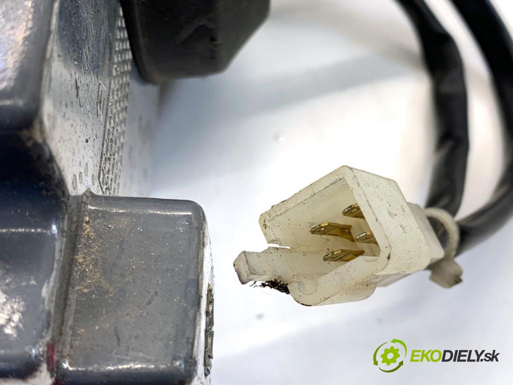 PIAGGIO TYPHOON 2002 4 kW Typhoon 50 49 Svetlomet Svetlo predný