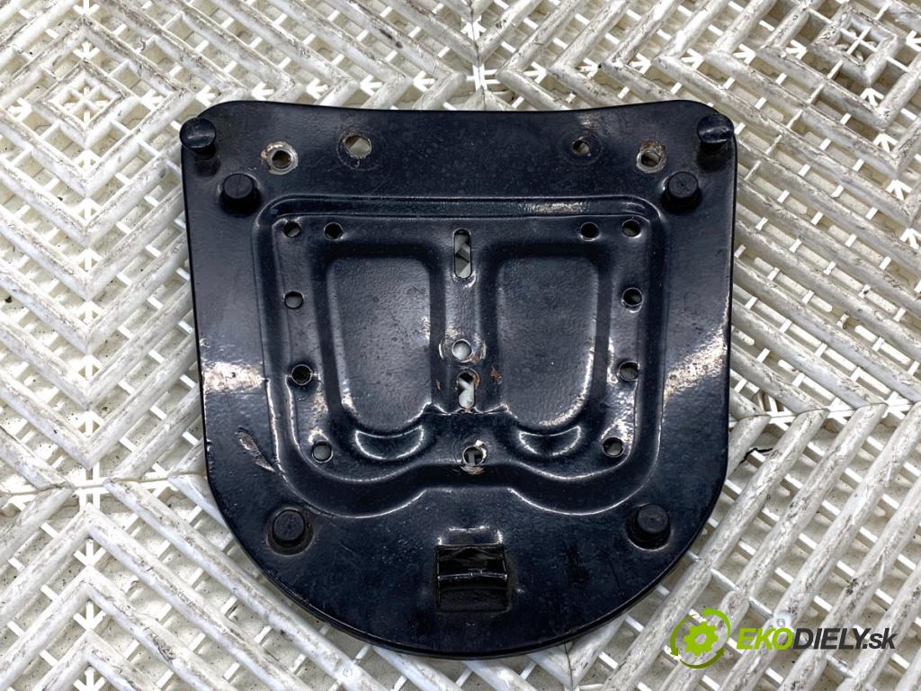 PIAGGIO TYPHOON  2002 4 kW Typhoon 50 49 centrálny