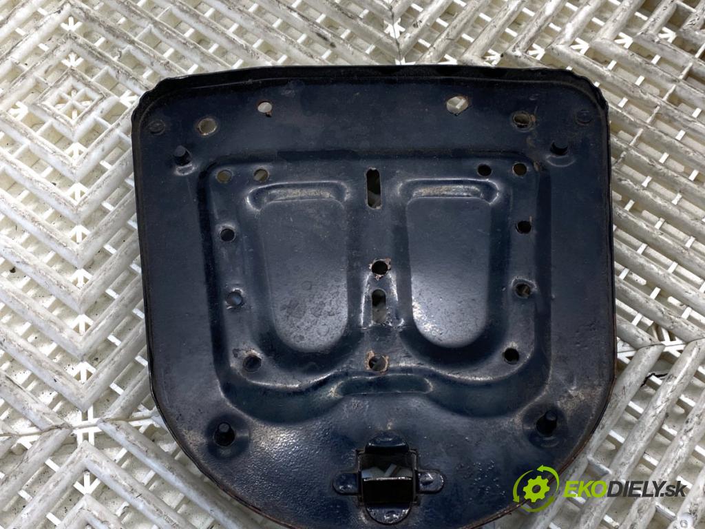 PIAGGIO TYPHOON  2002 4 kW Typhoon 50 49 centrálny