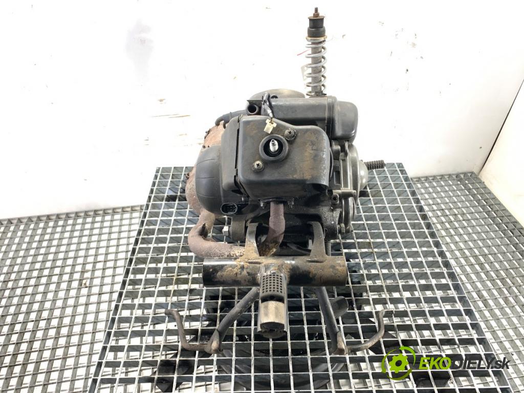 PIAGGIO TYPHOON  2002 4 kW Typhoon 50 49 Motor KOMPLETNÍ: