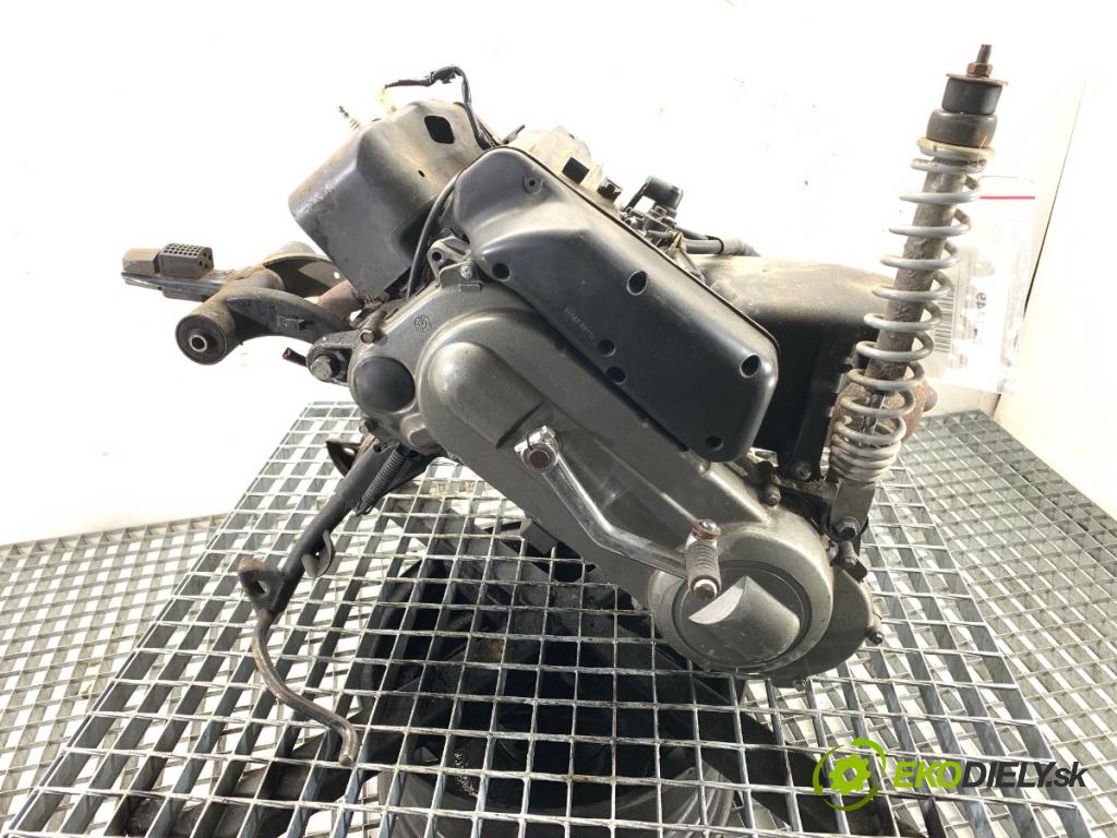 PIAGGIO TYPHOON  2002 4 kW Typhoon 50 49 Motor KOMPLETNÍ: