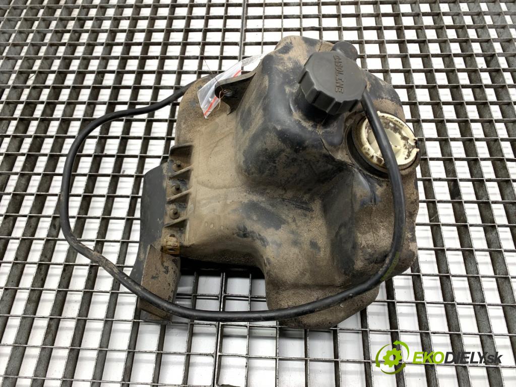 PIAGGIO TYPHOON  2002 4 kW Typhoon 50 49 nádržka paliva NÁDRŽ: 