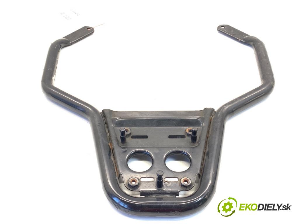 PIAGGIO TYPHOON  2002 4 kW Typhoon 50 49 výztuha kufru centrálního