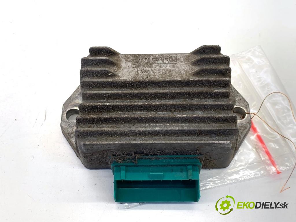 PIAGGIO TYPHOON  2002 4 kW Typhoon 50 49 Regulátor NAPĚTÍ: 