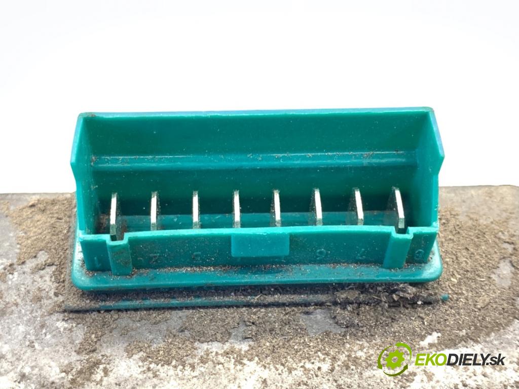 PIAGGIO TYPHOON  2002 4 kW Typhoon 50 49 Regulátor NAPĚTÍ: