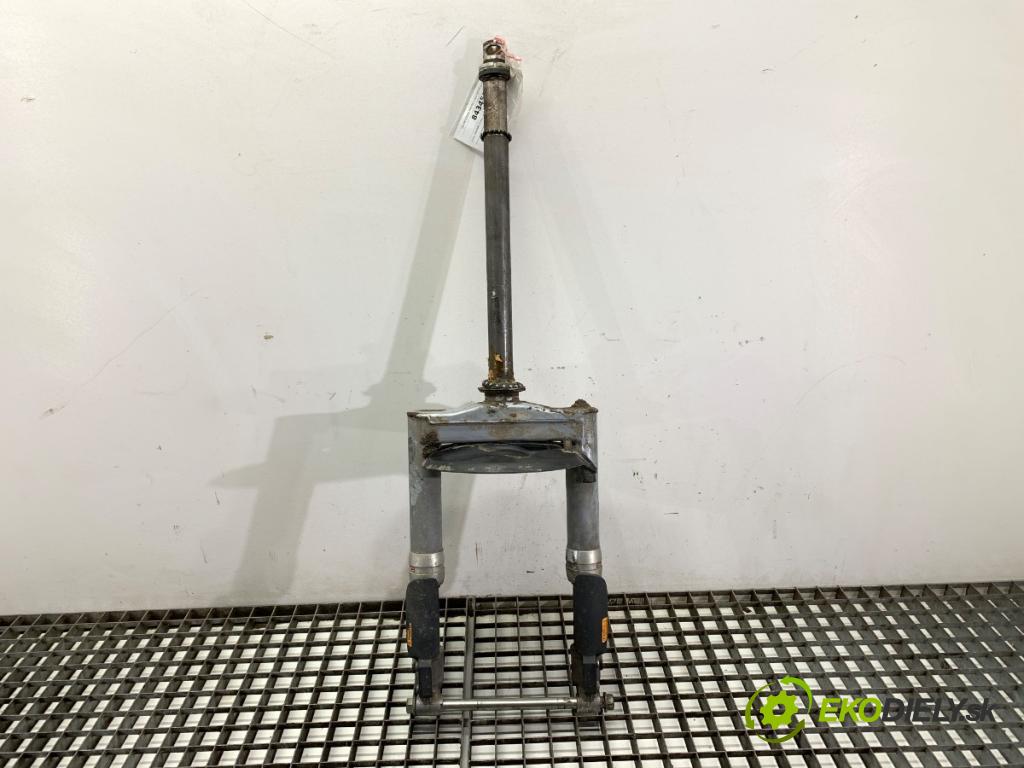 PIAGGIO TYPHOON  2002 4 kW Typhoon 50 49 zavěšení přední část MASKY SEDADLO pláto 