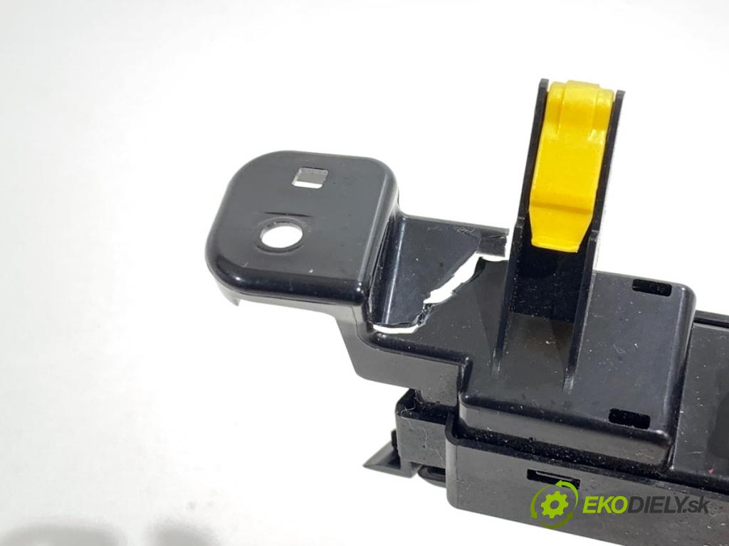 KIA CEED liftback 2020 85 kW 1.6 CRDi 115 1598 Spínač svetiel výstražných (núdzových) 93600J7000WK (Prepínacie páčky pod volantom)