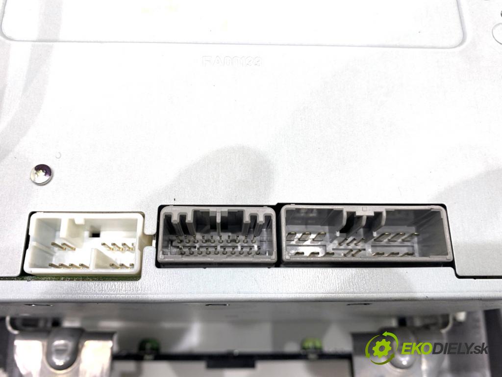 HONDA CR-V III SUV 2009 103 kW 2.2 i-CTDi 4WD (RE6) 2204 RADIO 39100-SWA-G102 (Audio zařízení)