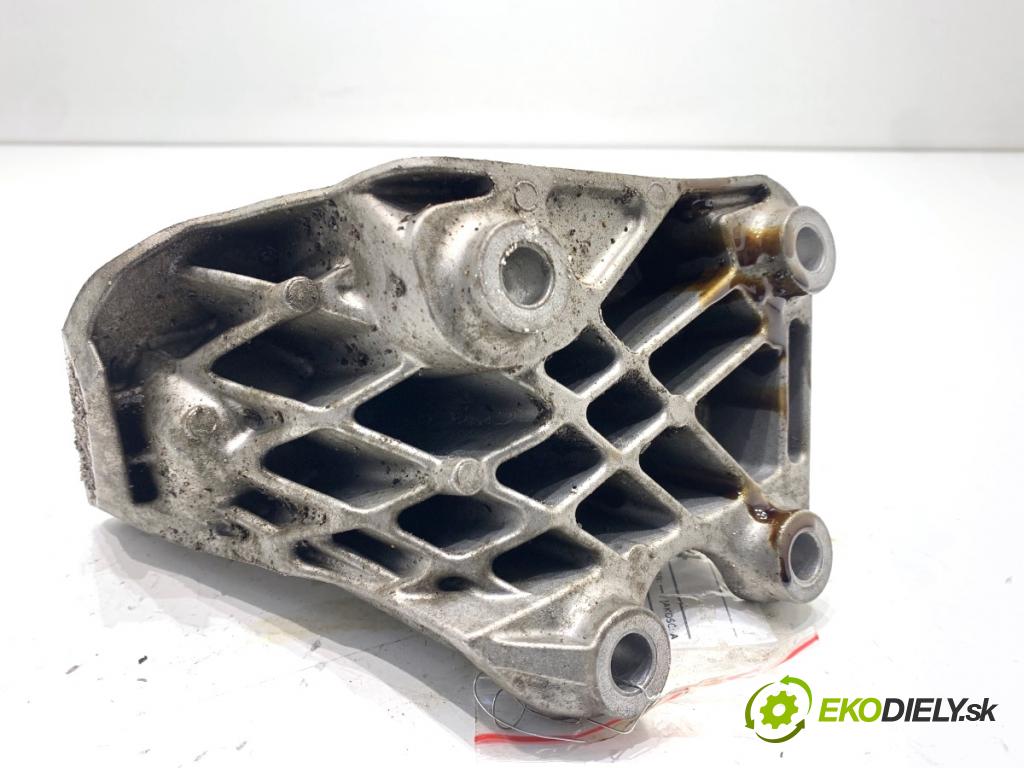 BMW G30 sedan 2021 460 kW M5 Competition 4395 Držiak Motor 7853648