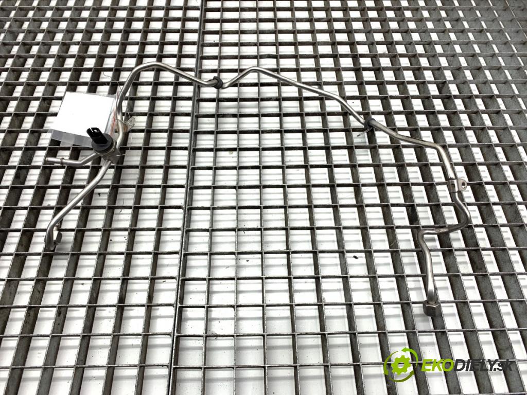 BMW G30 sedan 2021 460 kW M5 Competition 4395 trubka PALIVO: 8096111