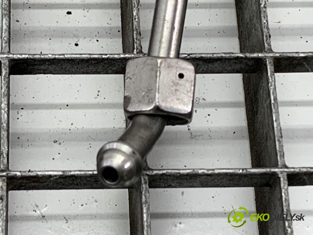 BMW G30 sedan 2021 460 kW M5 Competition 4395 trubka PALIVO: 8096111