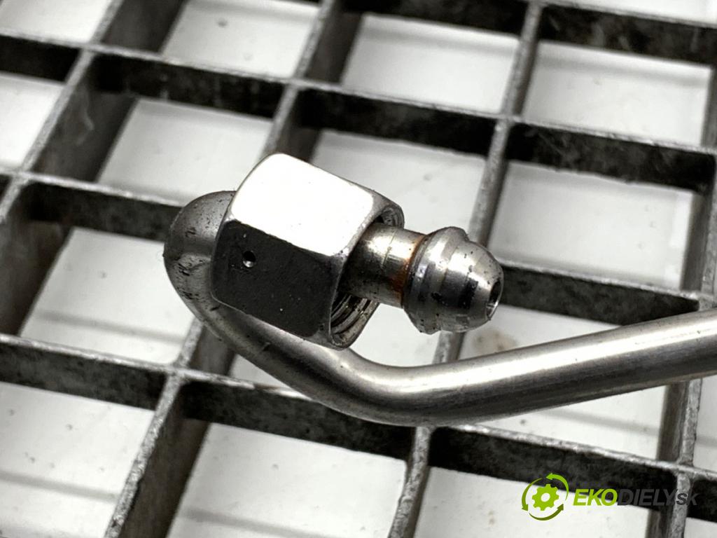 BMW G30 sedan 2021 460 kW M5 Competition 4395 trubka PALIVO: 8096111