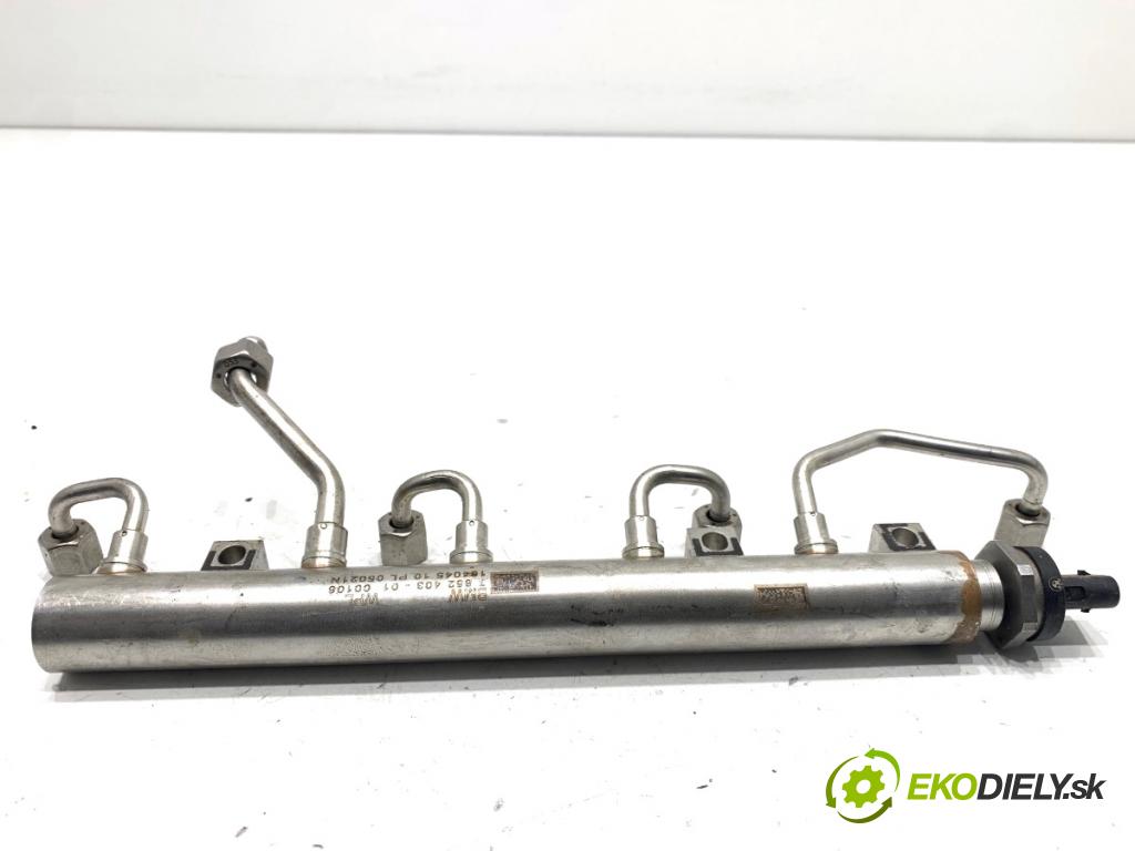 BMW G30 sedan 2021 460 kW M5 Competition 4395 lišta vstřikovací 7852403 (Vstřikovací lišta)