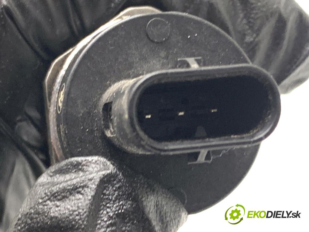 BMW G30 sedan 2021 460 kW M5 Competition 4395 lišta vstřikovací 7852403 (Vstřikovací lišta)