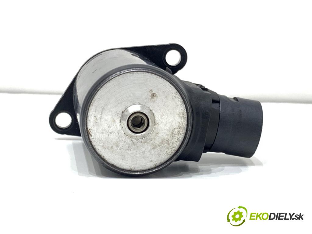 BMW G30 sedan 2021 460 kW M5 Competition 4395 Magnetický ventil VANOS: 7631574 (Elektrosúčasti ostatné)