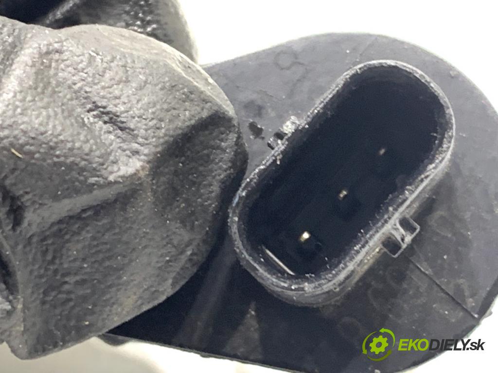 BMW G30 sedan 2021 460 kW M5 Competition 4395 snímač pozice vačkového hřídele 8697982 (Snímač polohy klikového hřídele)