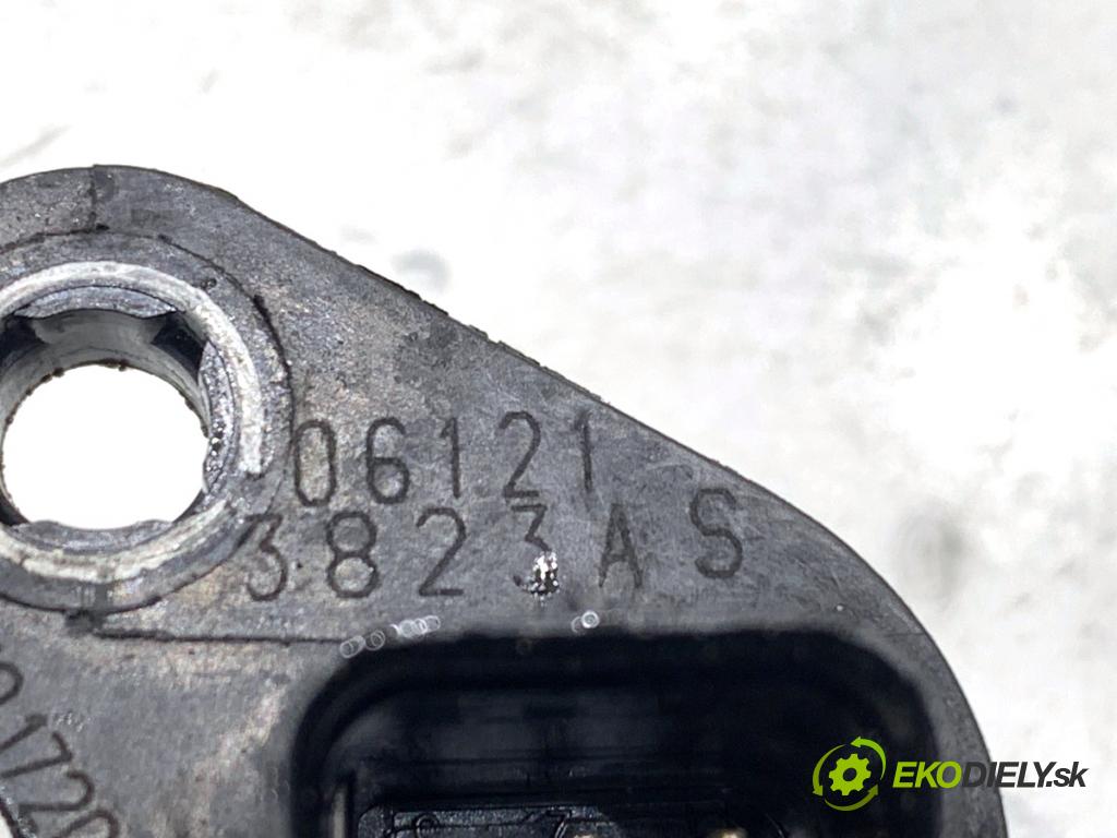 BMW G30 sedan 2021 460 kW M5 Competition 4395 snímač pozice vačkového hřídele 8697982 (Snímač polohy klikového hřídele)