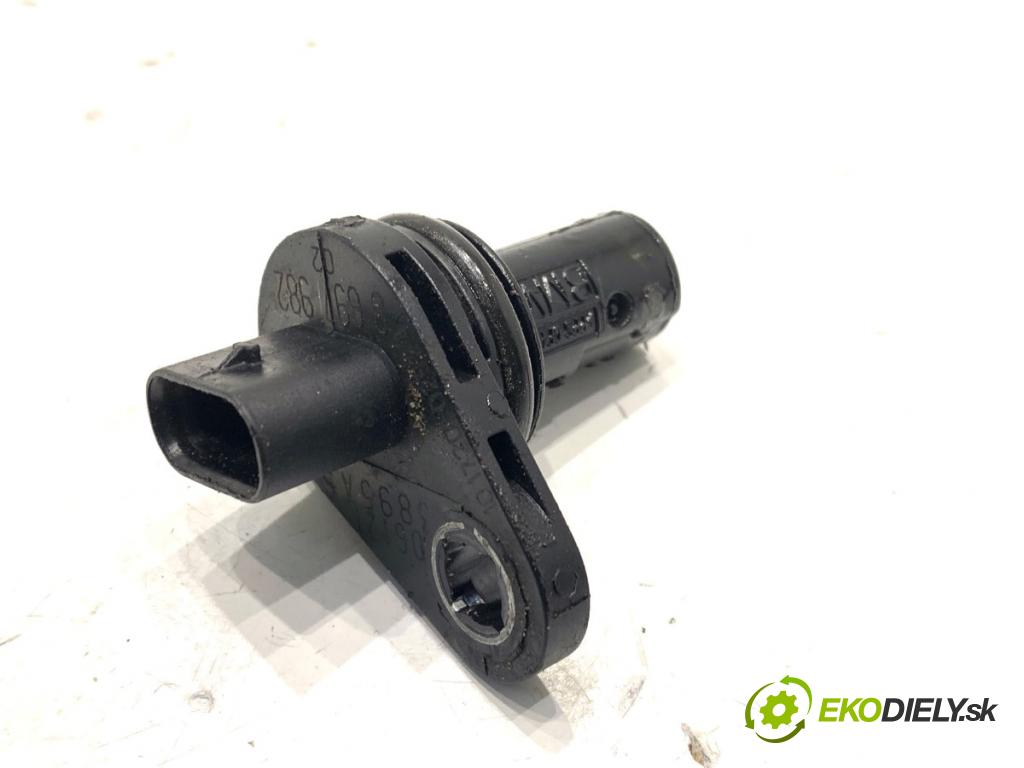 BMW G30 sedan 2021 460 kW M5 Competition 4395 snímač pozice hřídele klikového 8697982 (Snímač polohy klikového hřídele)