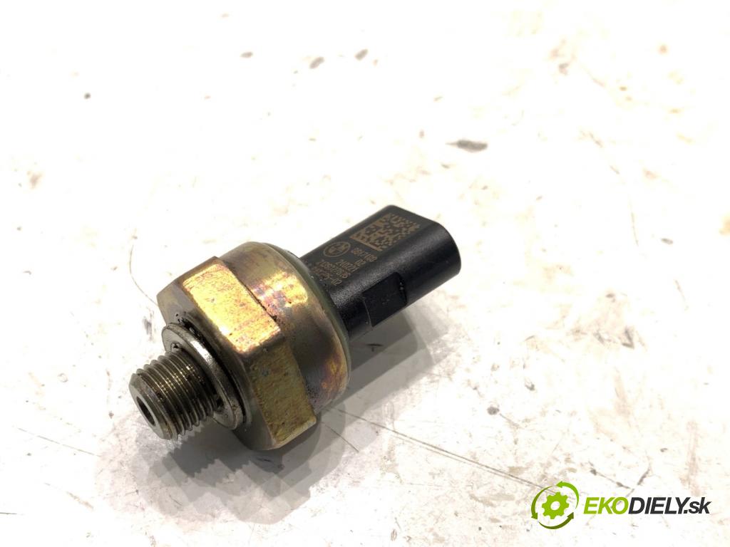 BMW G30 sedan 2021 460 kW M5 Competition 4395 snímač tlaku oleje 8647488 (Snímač tlaku oleje)